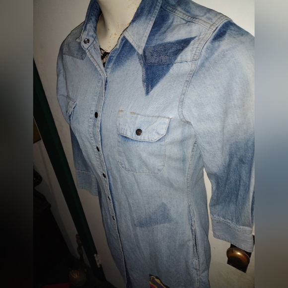 CALVIN KLEIN Distressed DENIM SHIRT DRESS; Pockets & Rainbow patch! Super cute! - Picture 6 of 15